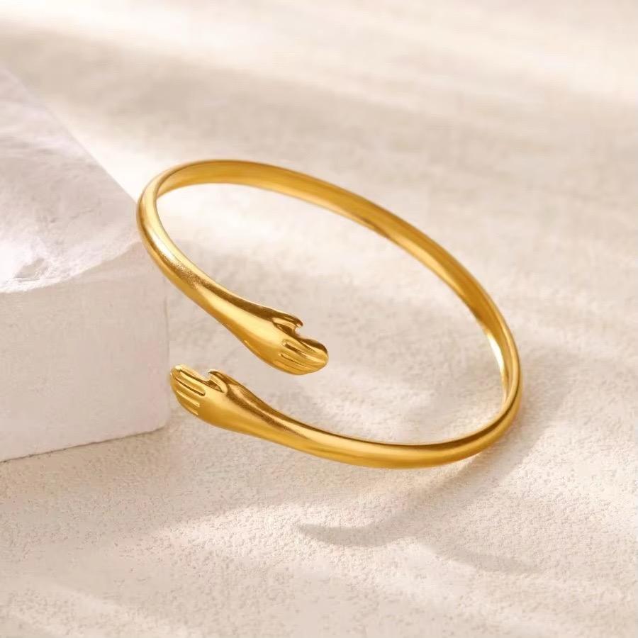 Hug Bracelet